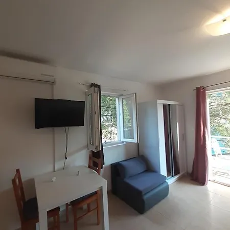 Nikki Apartment Maranovici